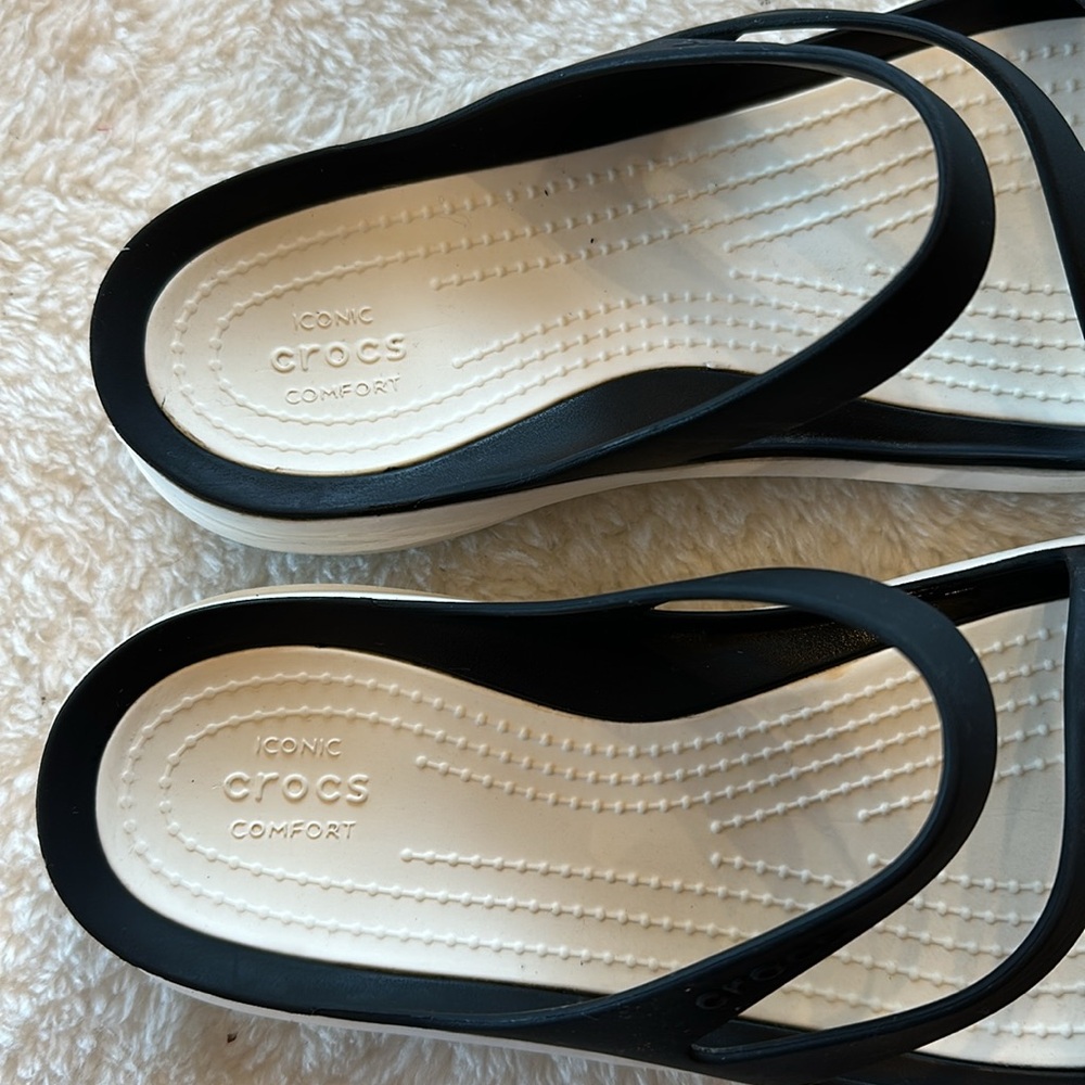 Women’s crocs - Picture 2 of 5